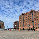 Dock 07 - Modernes 4 Sterne-ferienapartment Direkt Am Hafen Wißmar