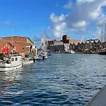 Dock 07 - Modernes 4 Sterne-ferienapartment Direkt Am Hafen *