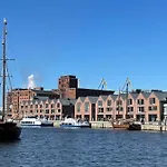 Dock 07 - Modernes 4 Sterne-ferienapartment Direkt Am Hafen
