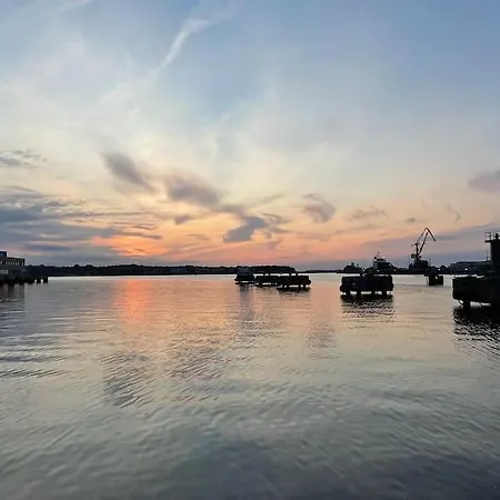 아파트 Dock 07 - Modernes 4 Sterne-ferienapartment Direkt Am Hafen *